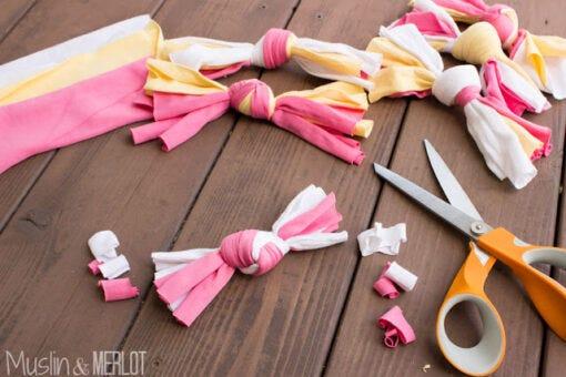 knotted t-shirt DIY cat toys