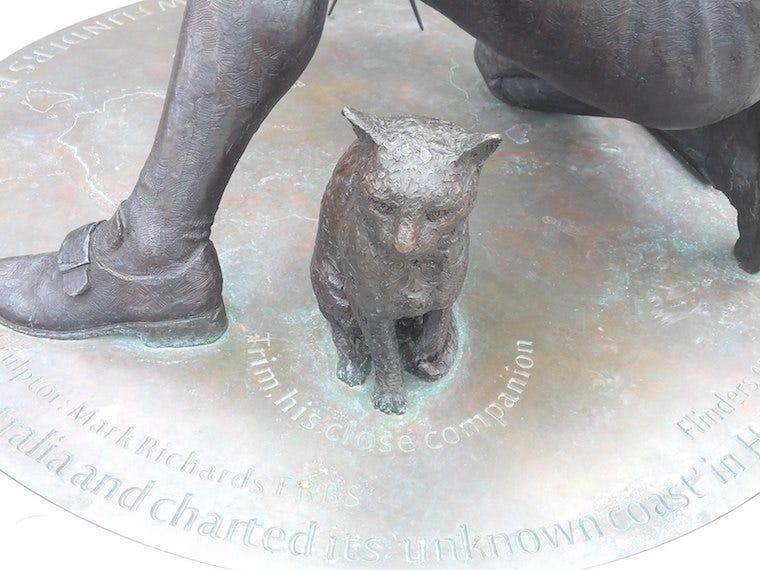 Statue of Trim ship's cat