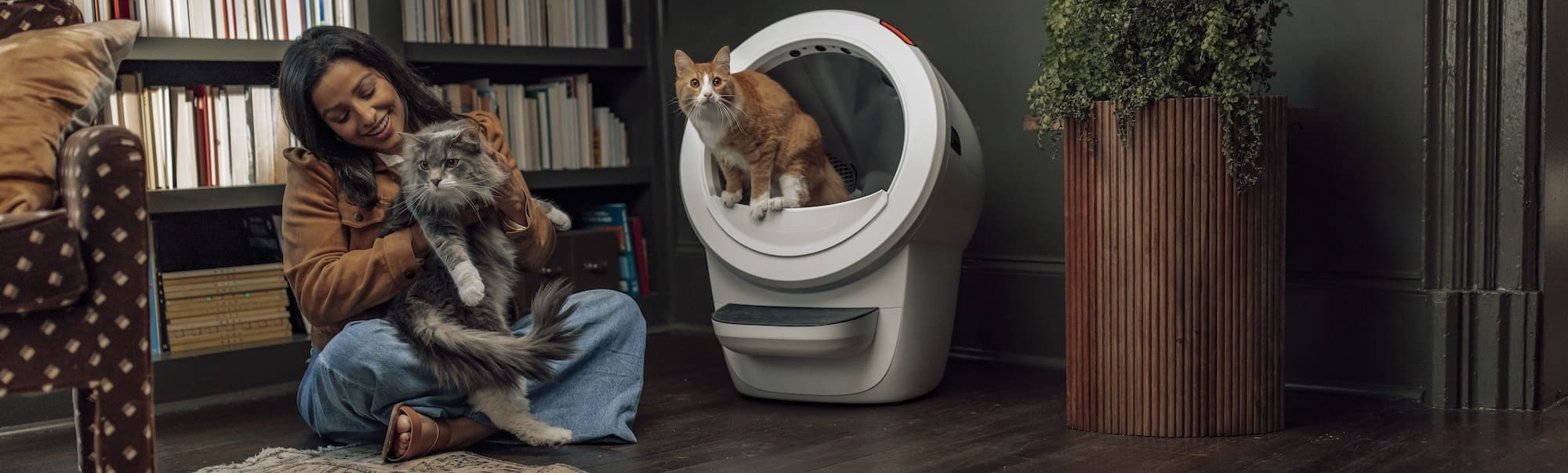 Cat praised for using Litter-Robot