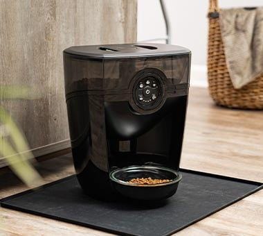 Feeder-Robot with food in bowl