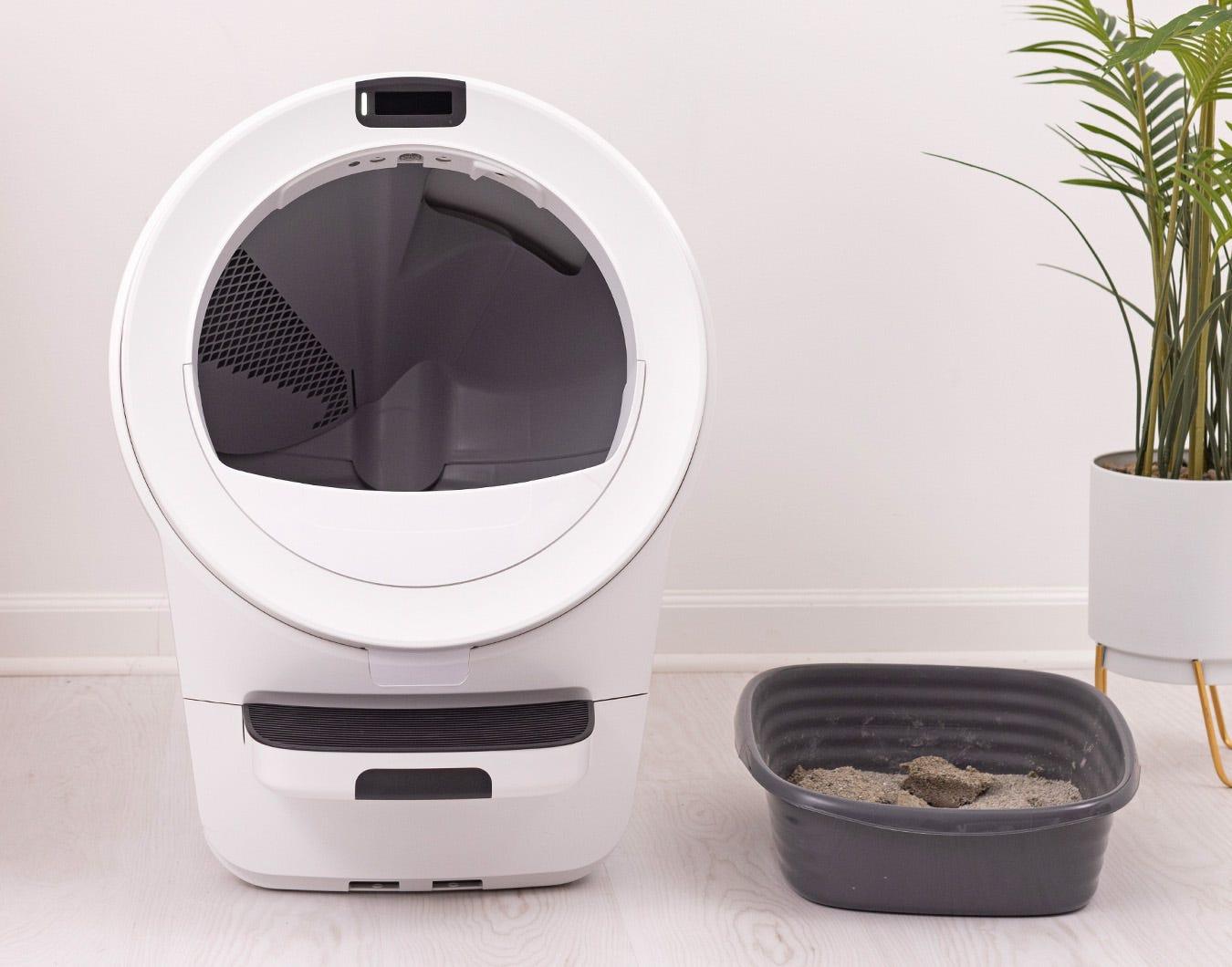 Litter-Robot 4 next to a traditional litter box