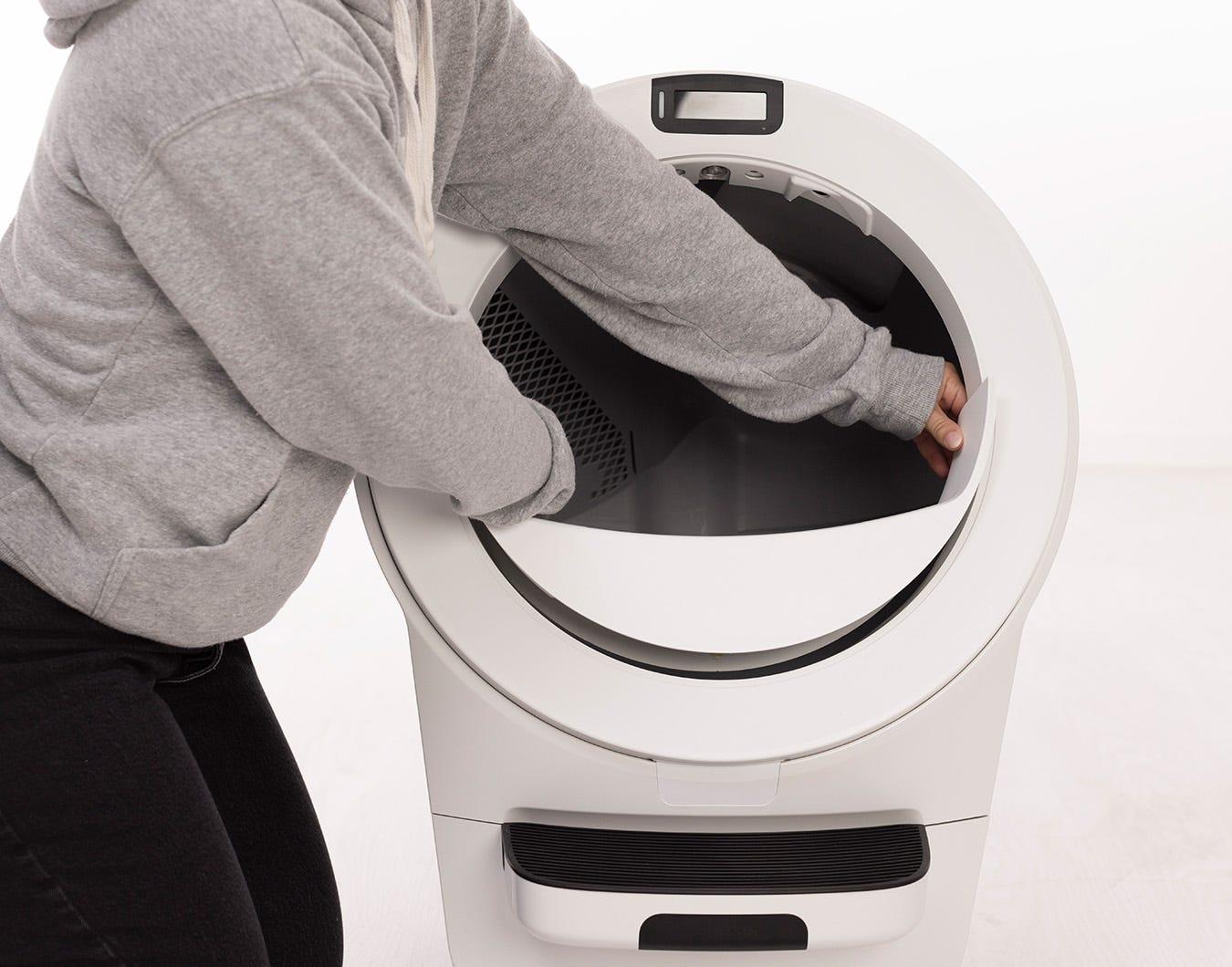 Litter-Robot 4 next to a traditional litter box