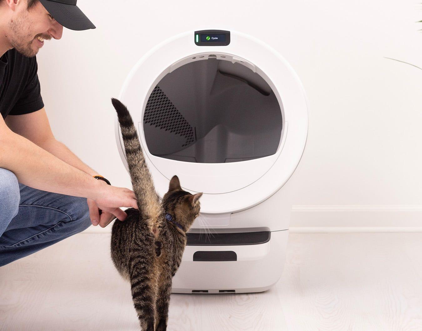 Litter-Robot 4 next to a traditional litter box