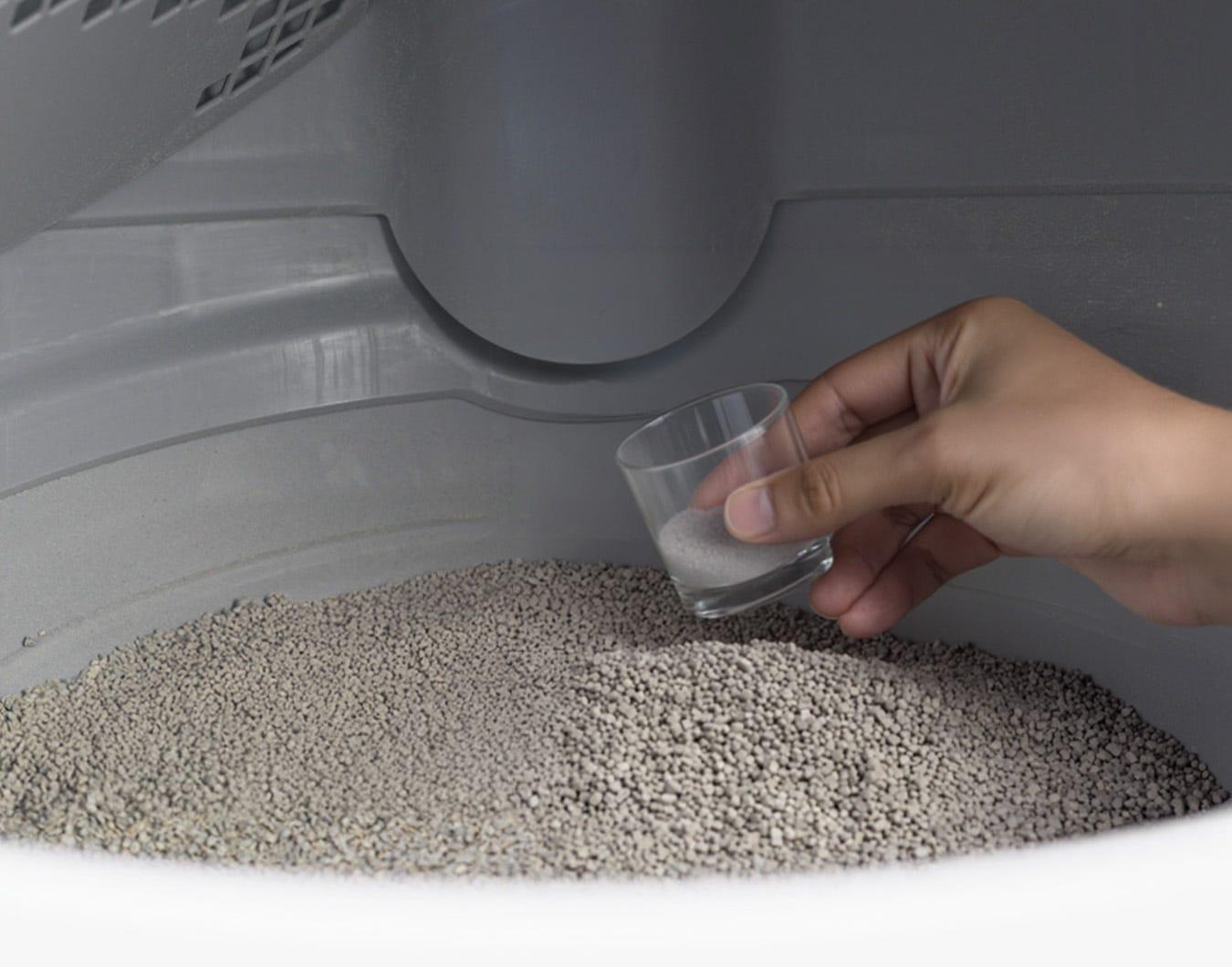 Litter-Robot 4 next to a traditional litter box